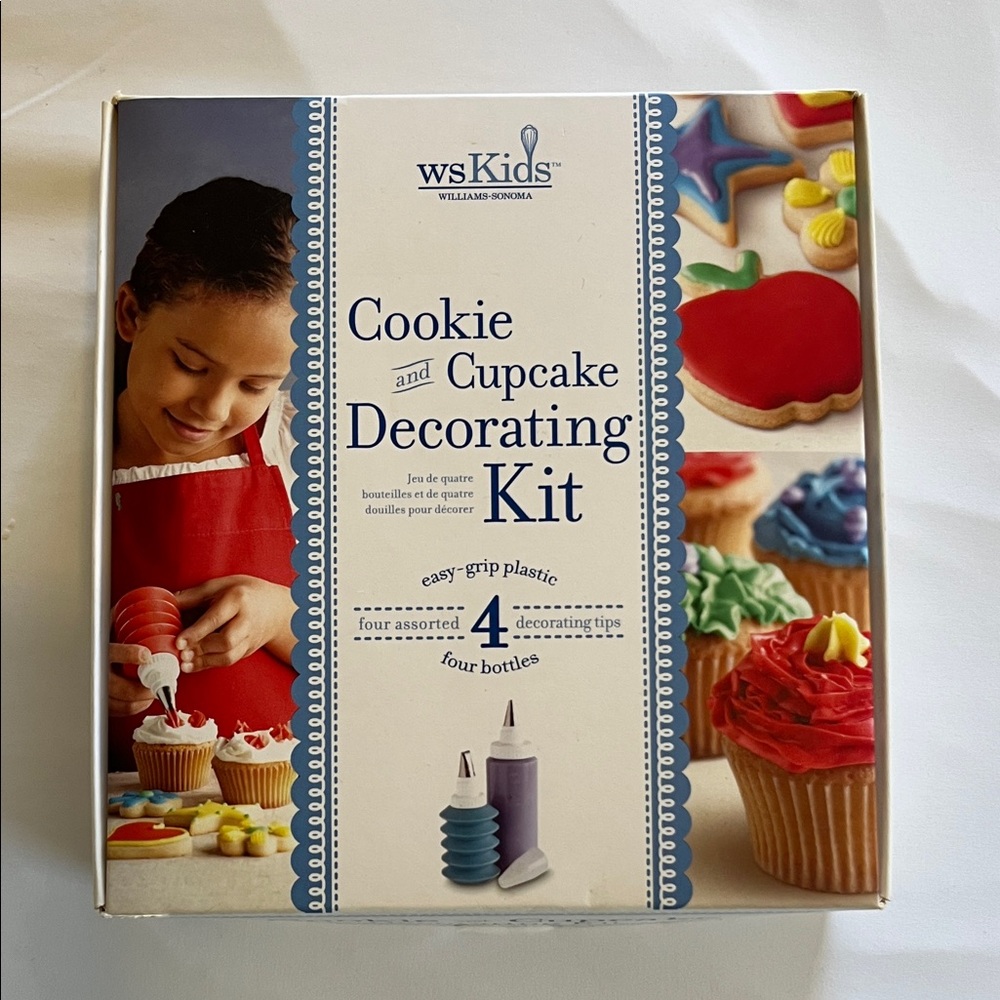 Williams Sonoma Cookie and Cupcake Decorating Kit